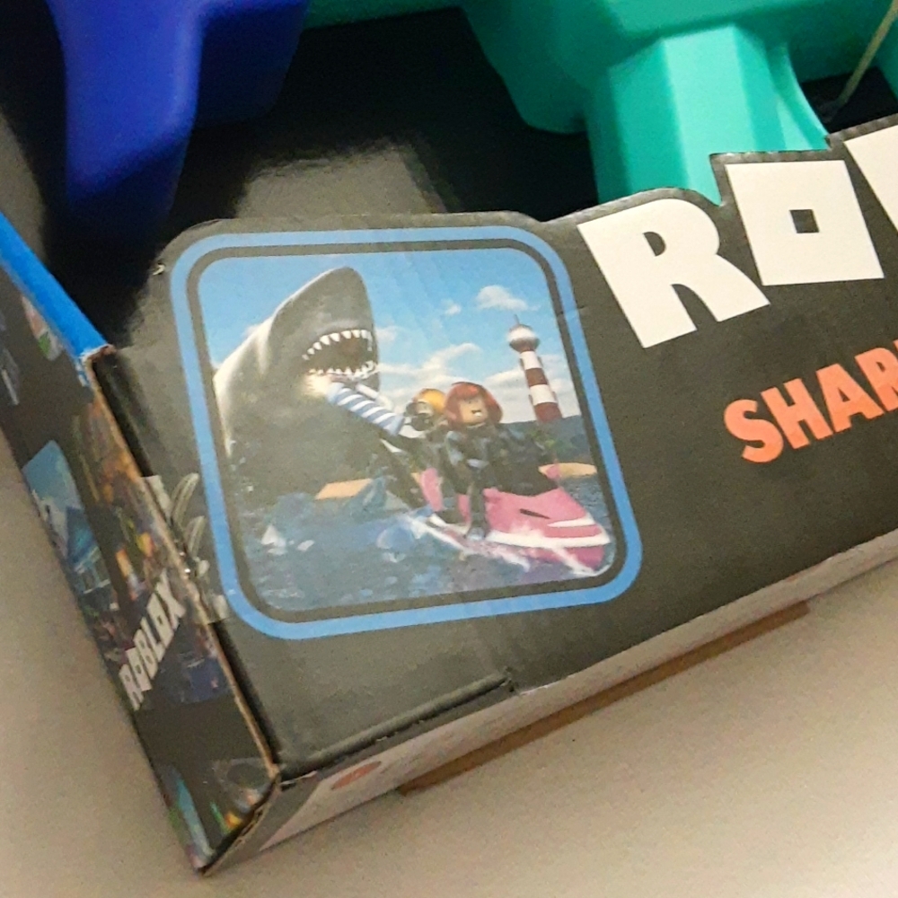 Nerf Roblox Sharkbite SHRK 500 Super Soaker Pump To Drench Toy Summer Fun NEW - Picture 7 of 15